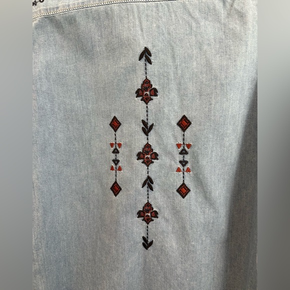 Paige Embroidered Denim Shirt Size Medium - Picture 4 of 7